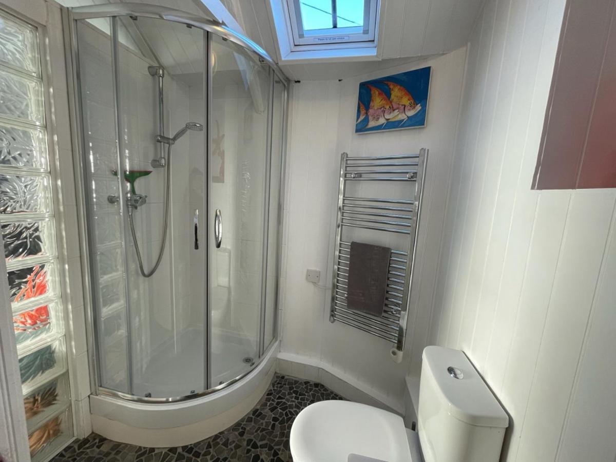 Sandown And Cillia Marys 4 Bedroom 3 Plus 1 Saint Teath Exterior photo