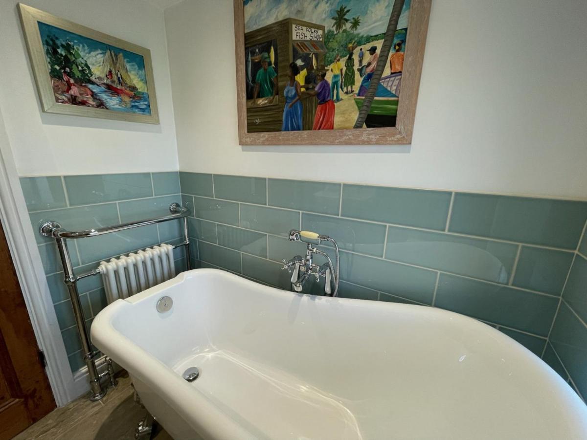 Sandown And Cillia Marys 4 Bedroom 3 Plus 1 Saint Teath Exterior photo