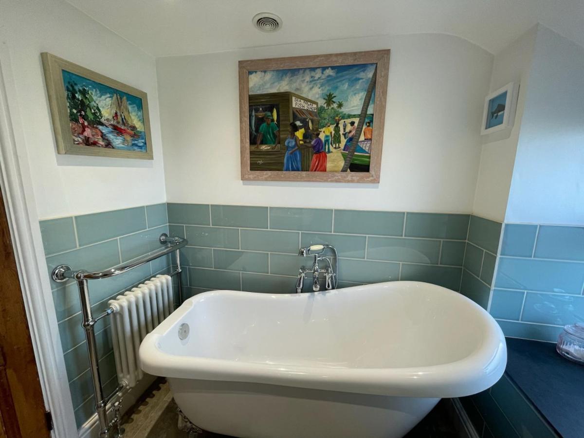 Sandown And Cillia Marys 4 Bedroom 3 Plus 1 Saint Teath Exterior photo