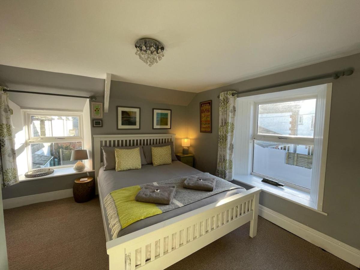Sandown And Cillia Marys 4 Bedroom 3 Plus 1 Saint Teath Exterior photo